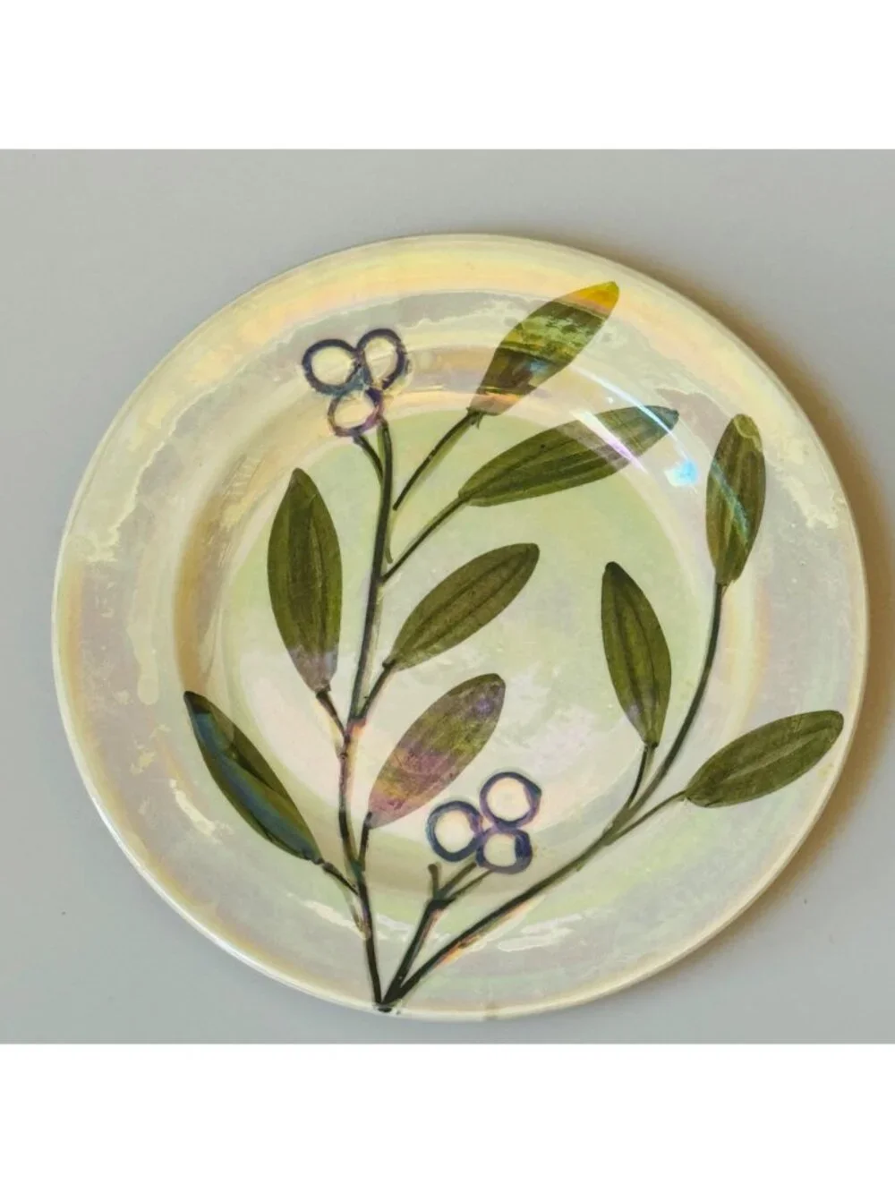 THE CELLER LEAVES this iridescent